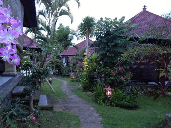 jonsen-villa-berawa-garden
