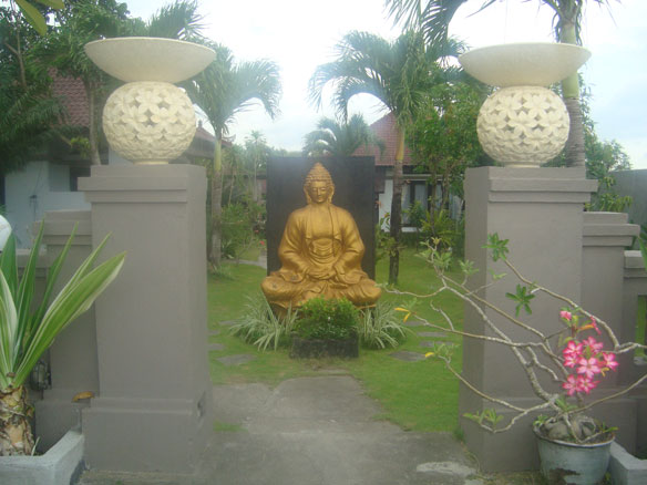 jonsen-villa-berawa-garden