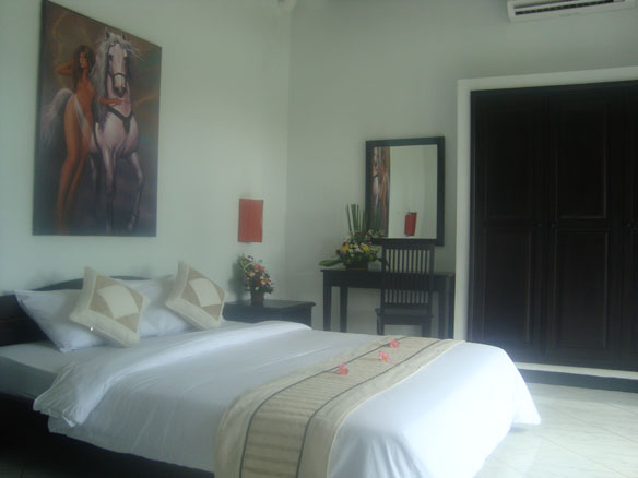jonsen-villa-berawa-room